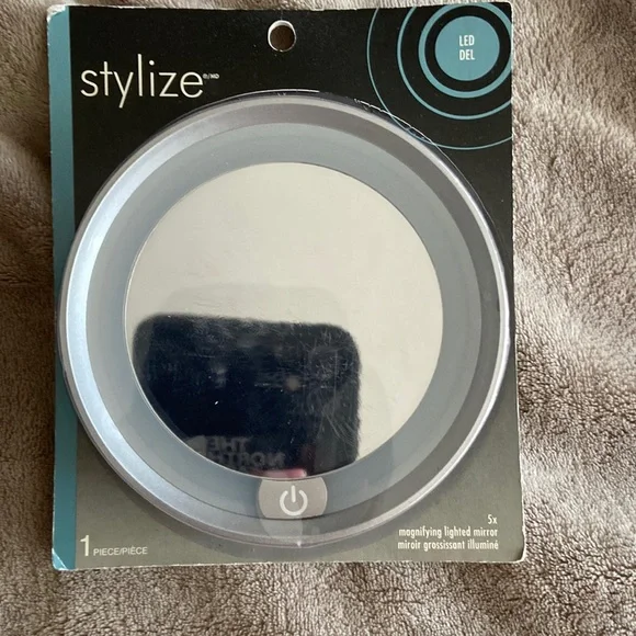 LED Light up Mirror - Picture 1 of 2